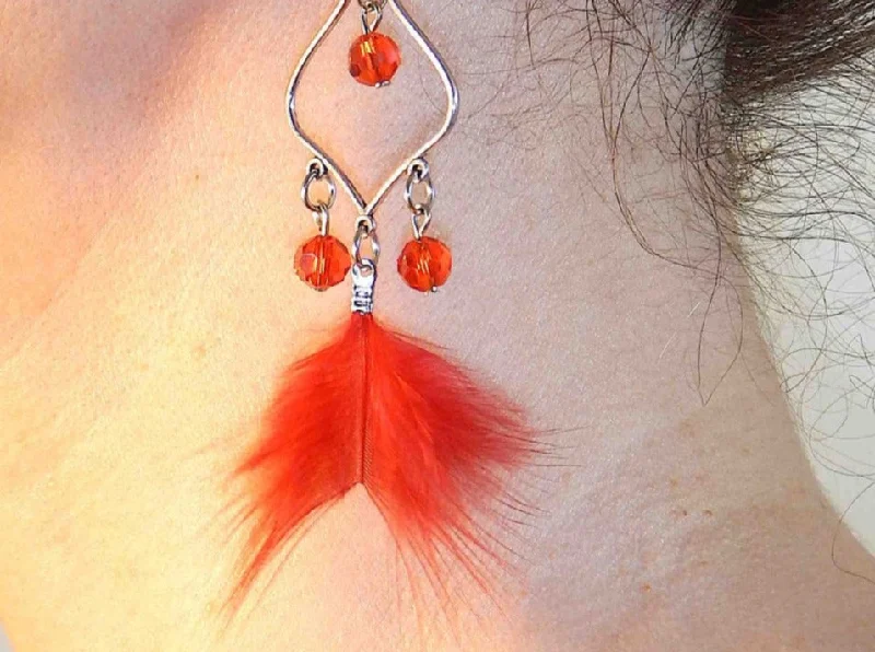 Long earrings with crystal and feathers, available in 6 colours (red, orange, pink and black, violet, turquoise, chartreuse green), metal lever back hooks