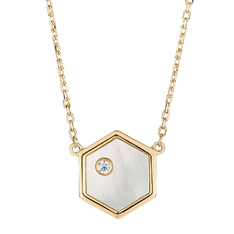 Glossy bead necklaces-Necklace with mother of pearl in 10 carat yellow gold