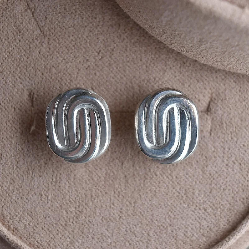 Light clay earrings-Oval Paperclip Stud Earrings