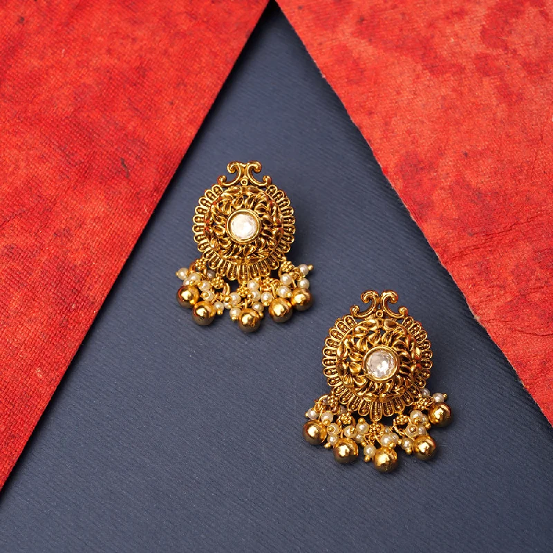 Light clay earrings-Amira Kundan Earrings in Pearl and Antique Gold