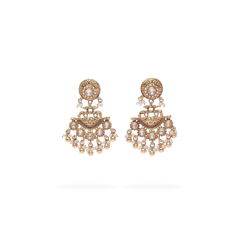 Chiseled disc earrings-Kalyani Kundan Earrings in White