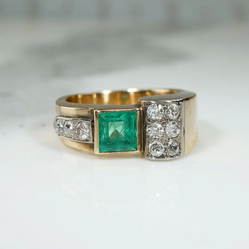 Bold cocktail rings-Ravishing Emerald & Diamond Retro Ring