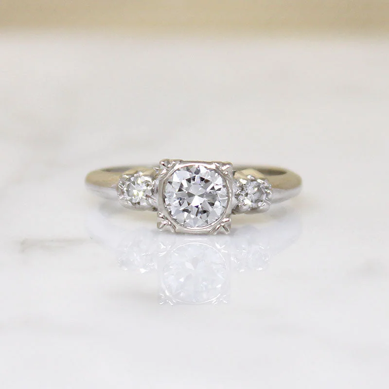 Bright diamond rings-Classic Diamond & White Gold Ring in New Condition