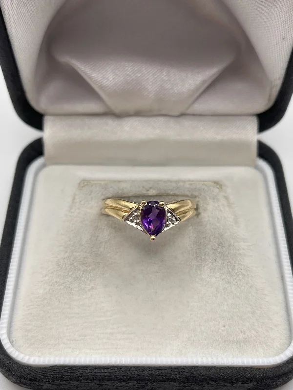 Square gem rings-9ct gold amethyst and diamond ring