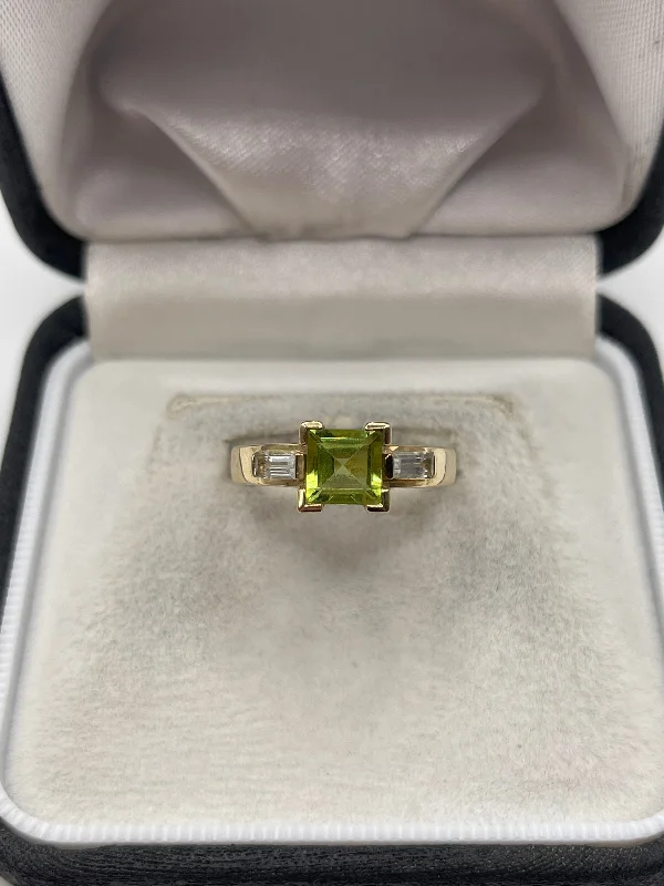 Bead-woven rings-9ct gold peridot and zircon ring