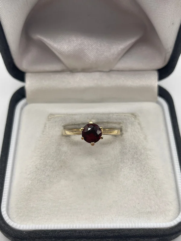 Small pearl rings-9ct gold garnet ring