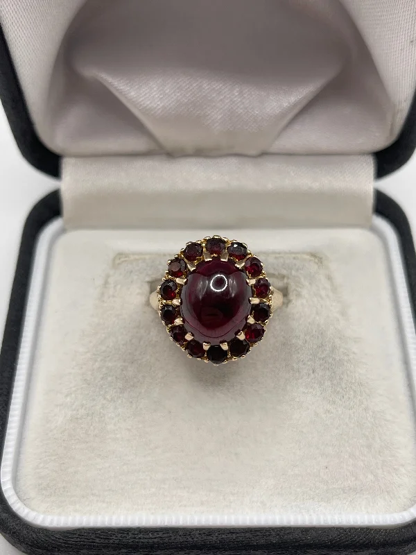 Mystic eye rings-9ct gold garnet cluster ring