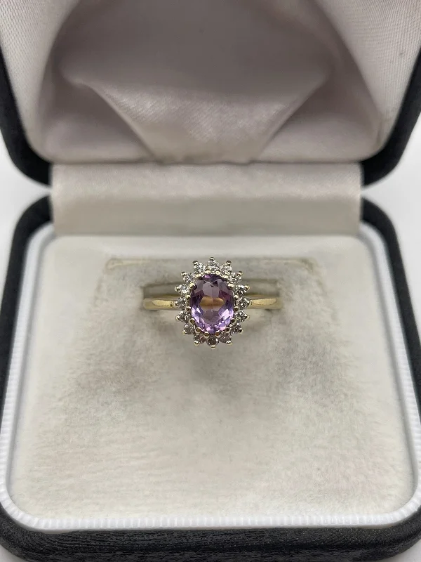 Bamboo style rings-18ct gold amethyst and diamond ring