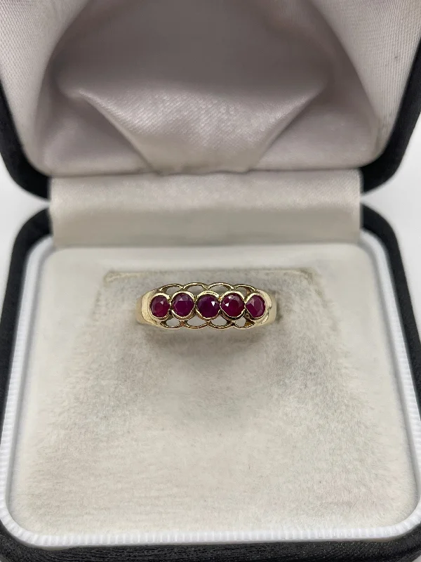 Topaz cut rings-9ct gold ruby ring