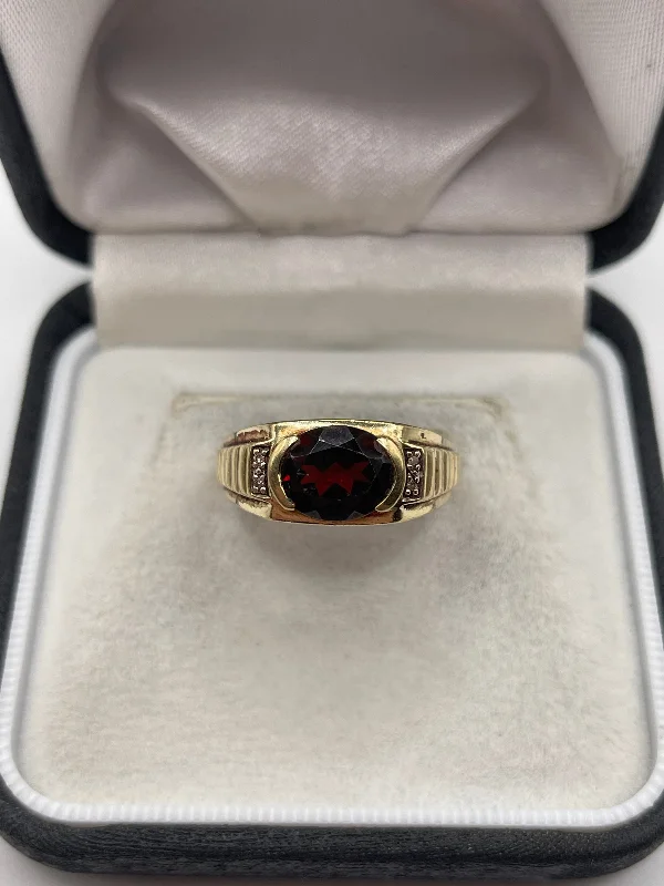 Warm wood rings-9ct gold garnet and diamond ring