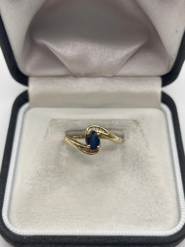 Small heart rings-9ct gold sapphire and diamond ring