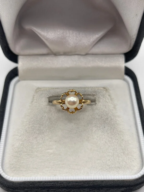 Tri-tone rings-9ct gold pearl ring