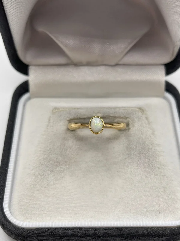 Fiber edge rings-18ct gold opal ring