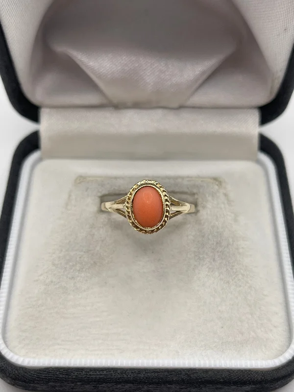 Slide band rings-9ct gold coral ring