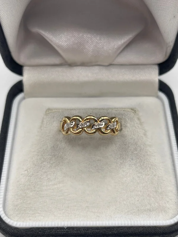 Small star rings-9ct gold diamond link ring