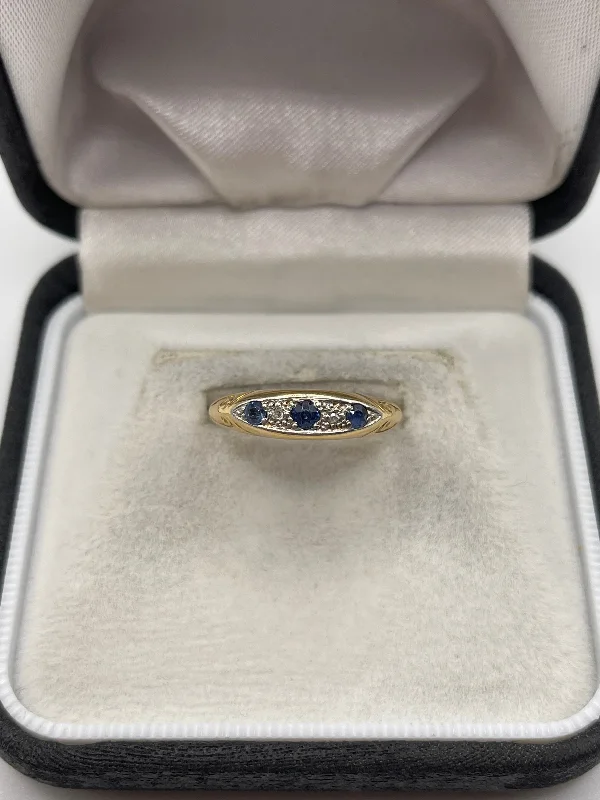 Shiny bead rings-18ct gold sapphire and diamond ring