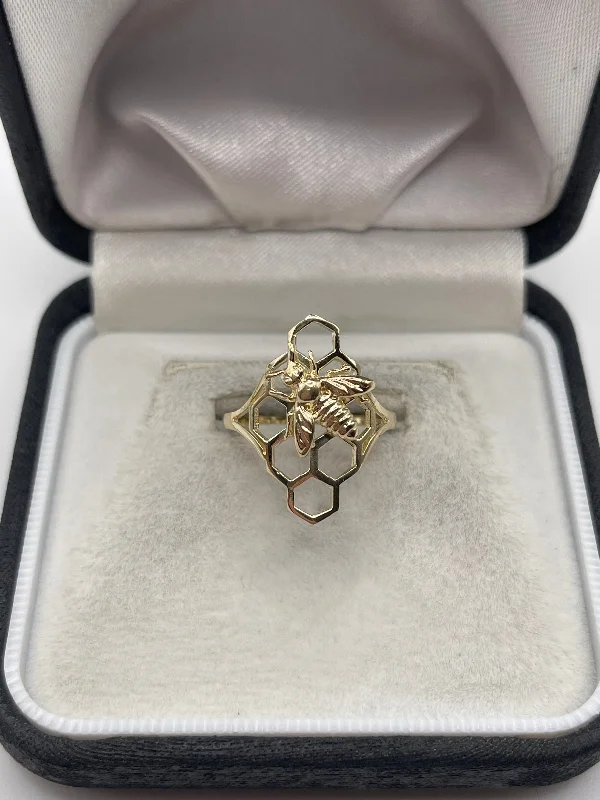 Small wing rings-9ct gold bee ring