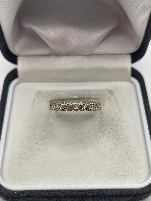 Flex open rings-9ct gold diamond ring