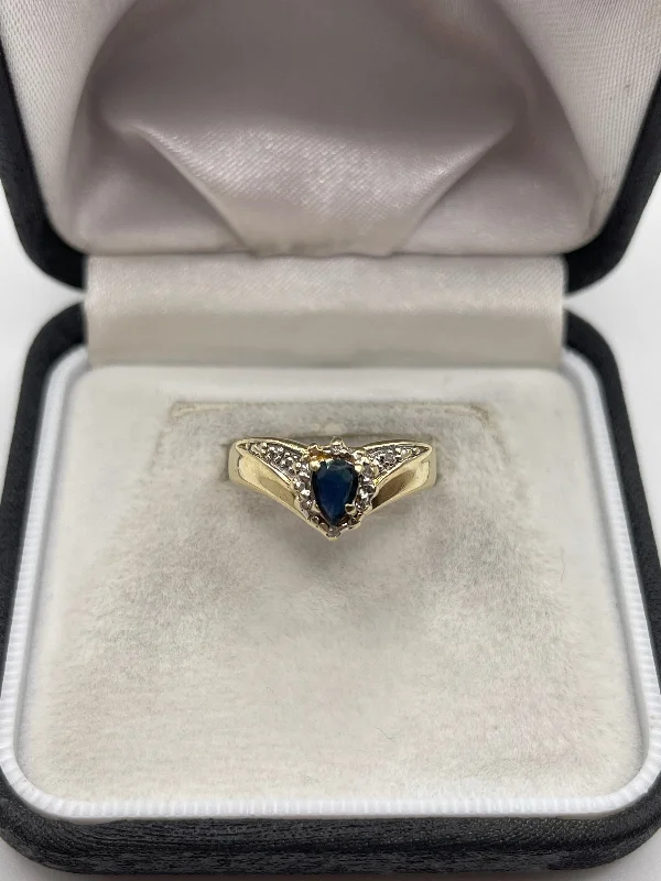 Oak grain rings-9ct gold sapphire and diamond ring