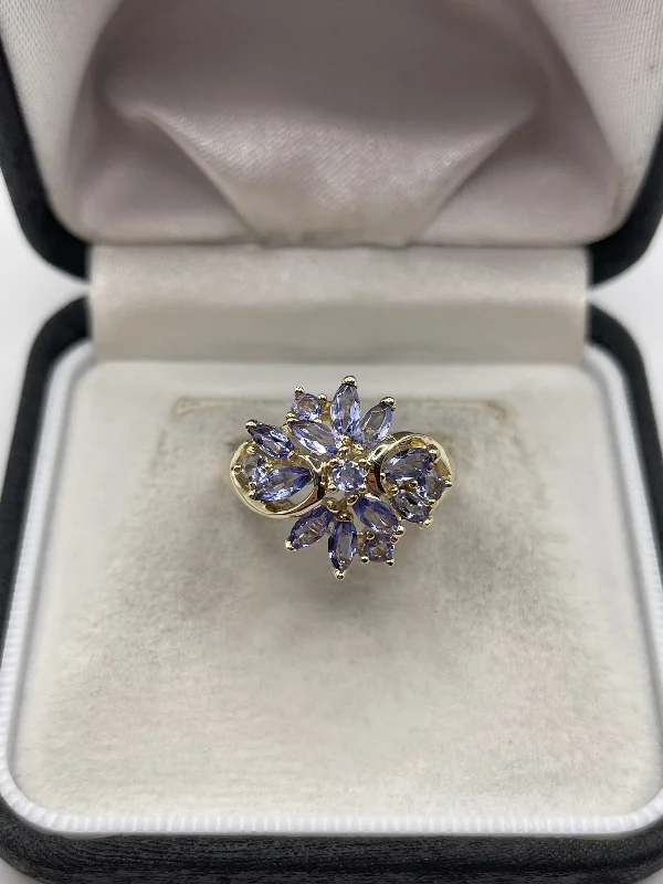 Solid band rings-9ct gold tanzanite cluster ring