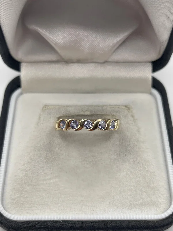 Firm clasp rings-9ct gold tanzanite ring