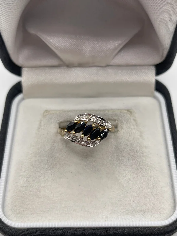 Clear star rings-9ct gold sapphire and diamond ring