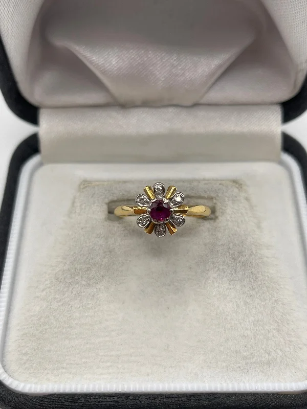 Light filigree rings-18ct gold ruby and diamond ring