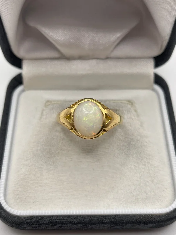 Firm clasp rings-Antique 18ct gold opal signet ring