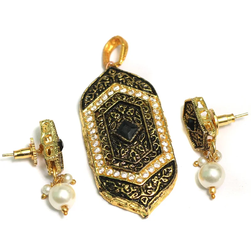 Fiber edge rings-Kundan Pendant With Earring Set