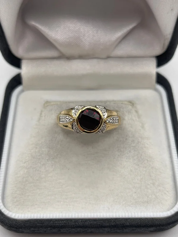 Slide band rings-Heavy 9ct gold garnet and diamond ring