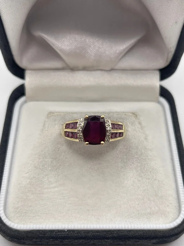 Small dot rings-9ct gold garnet and diamond ring