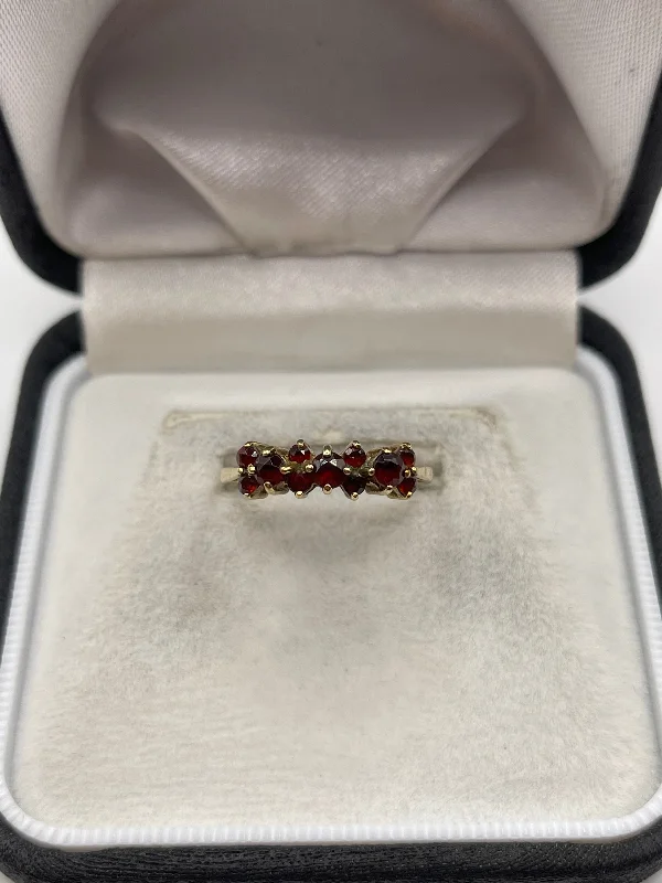 Shiny bead rings-9ct gold garnet cluster ring