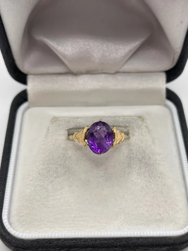 Small stack rings-9ct gold amethyst ring